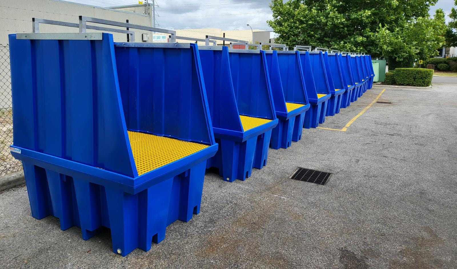 MAXBund Single IBC Bunded Pallet with Shroud c/w Frame & Fixings Bund Poly Shroud & Bund with Frame & Fixings for IBC Poly Bunded Pallets.