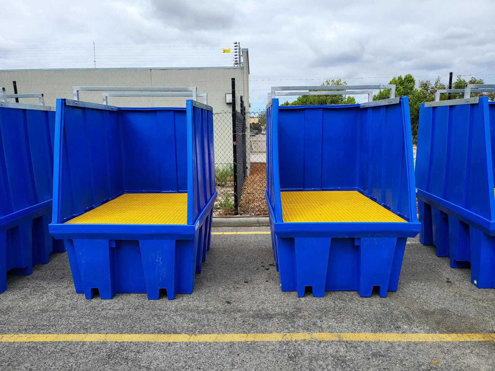 MAXBund Single IBC Bunded Pallet with Shroud c/w Frame & Fixings Bund Poly Shroud & Bund with Frame & Fixings for IBC Poly Bunded Pallets.
